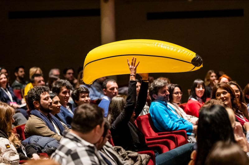 parole banana pubblico &love story 2024